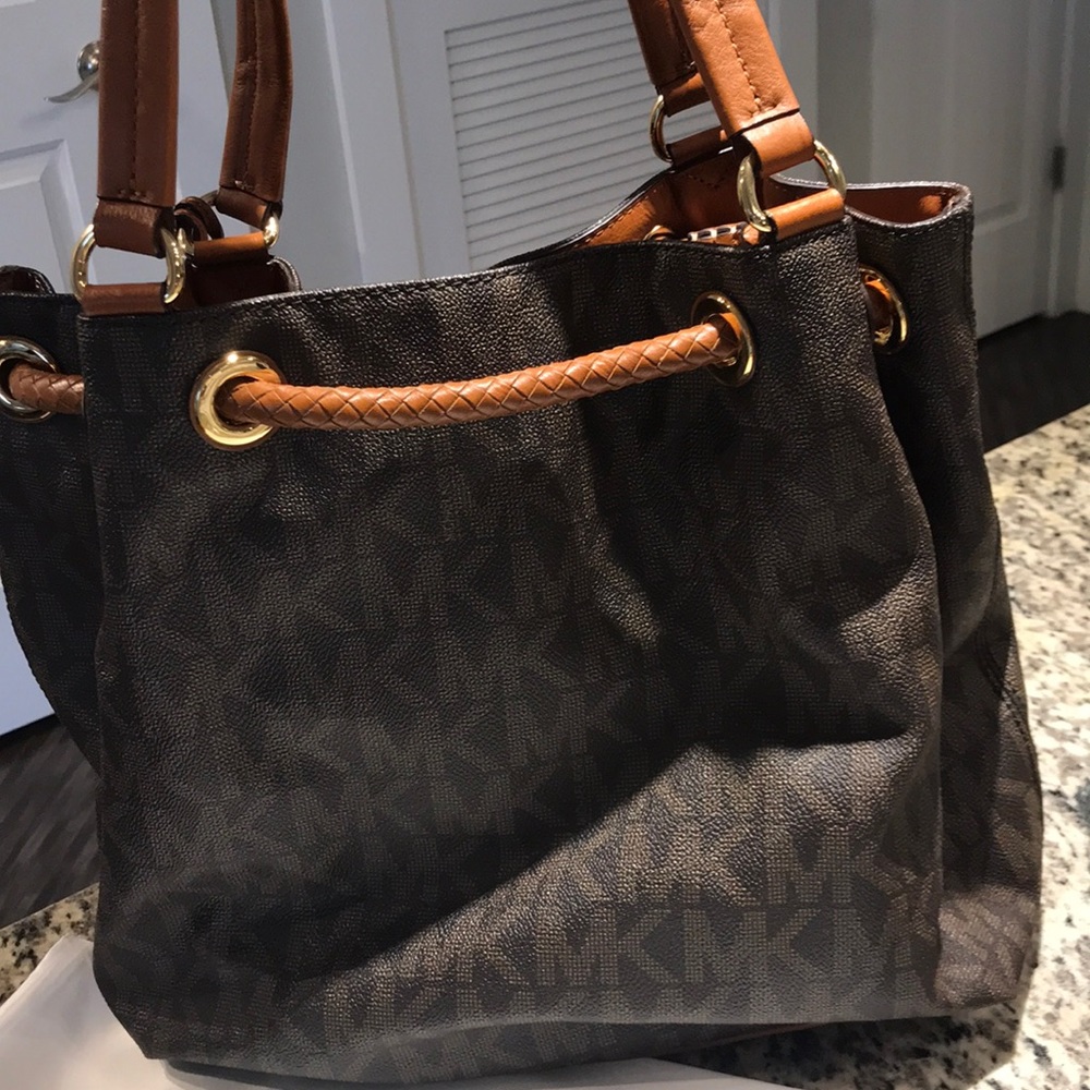Michael Kors Brown & Tan Logo Drawstring Shoulder Bag with Matching Wallet - Picture 5 of 8